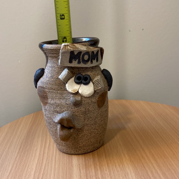 Signed Funny Face pottery “Mom” mug. - Picture 9 of 9